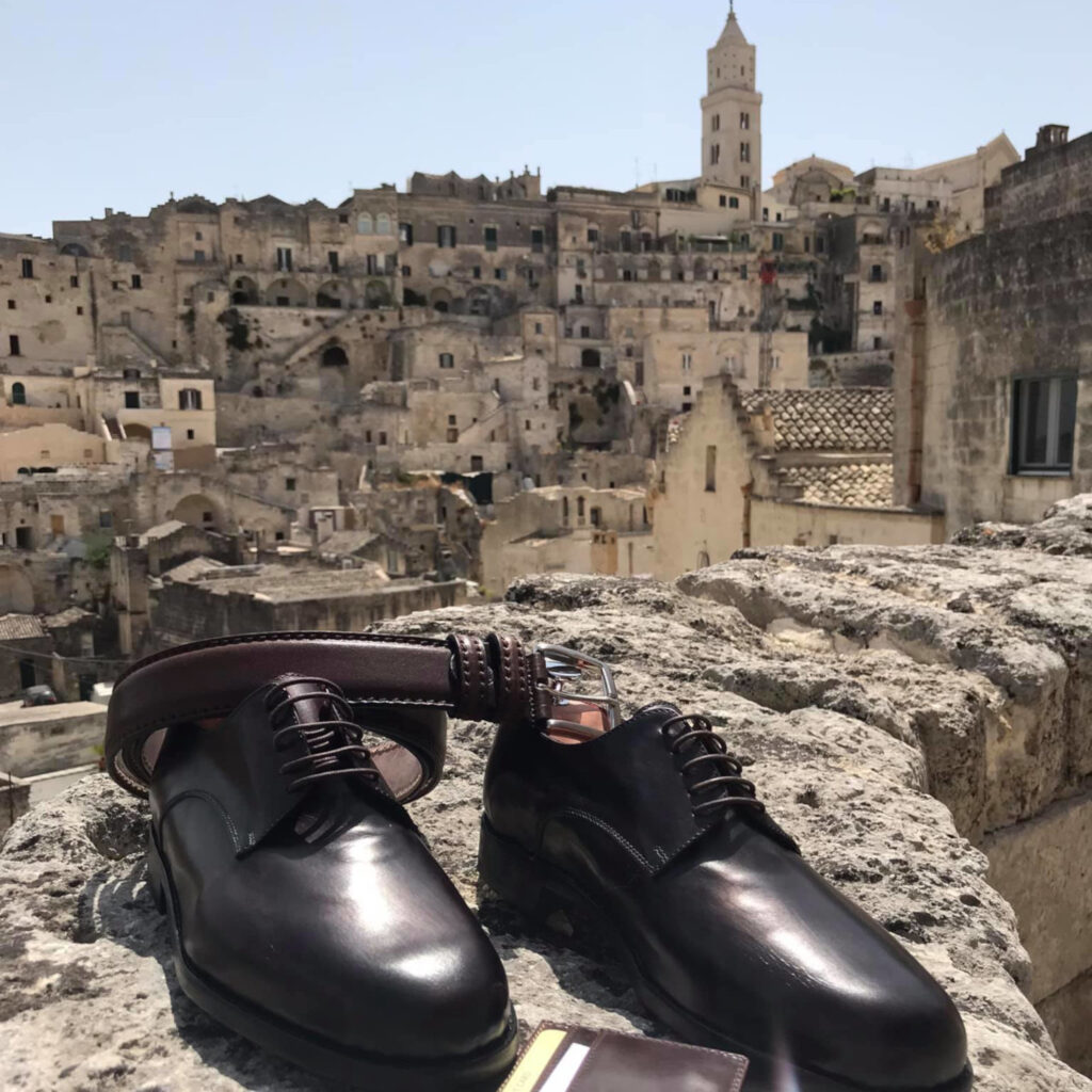 Bespoke fatte su misura di Gianfranco Montano Scarpa con sfondo di Matera